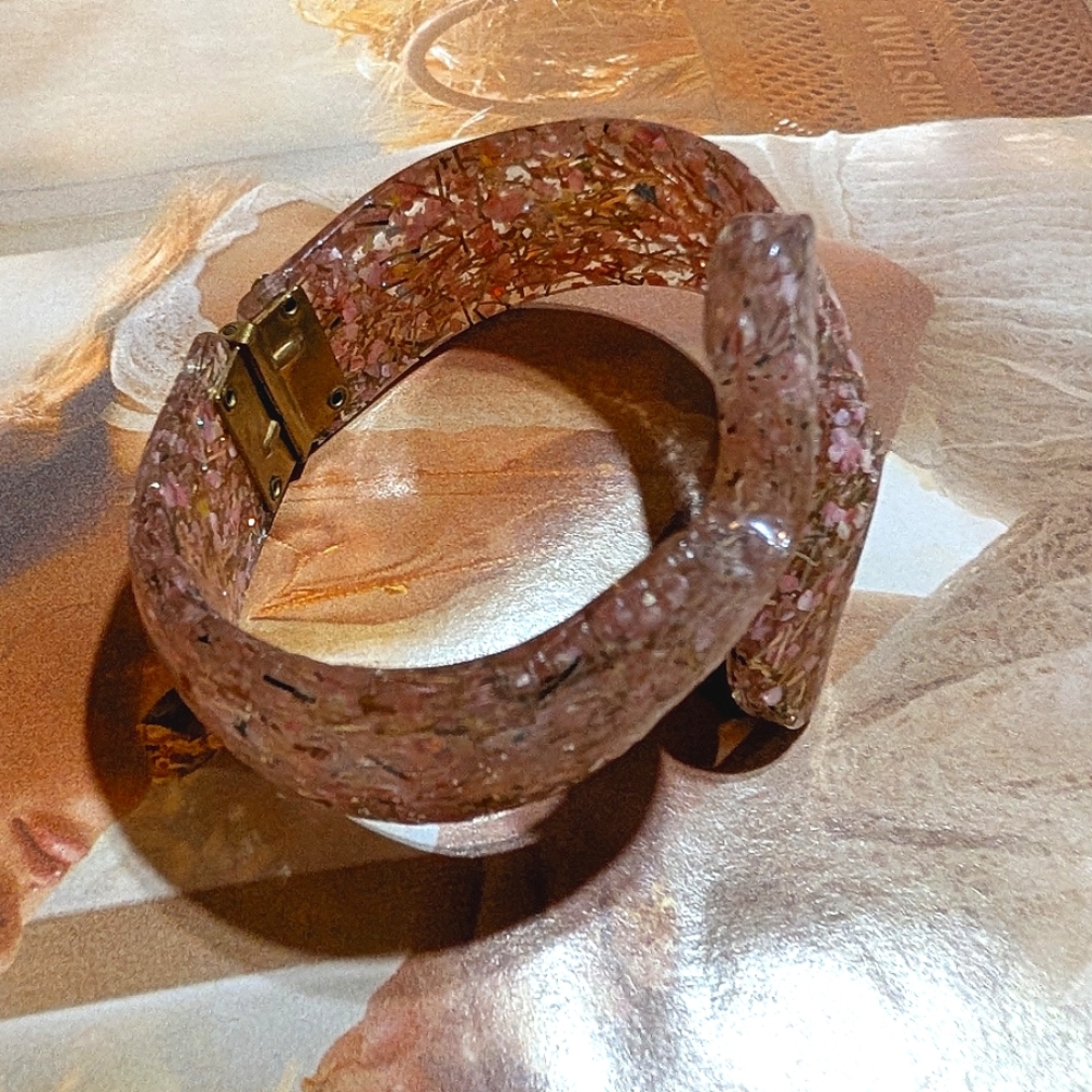 Vintage PINK Confetti Lucite Clamper Bangle Bracelet 1960s MOD ✌️ - Picture 3 of 6